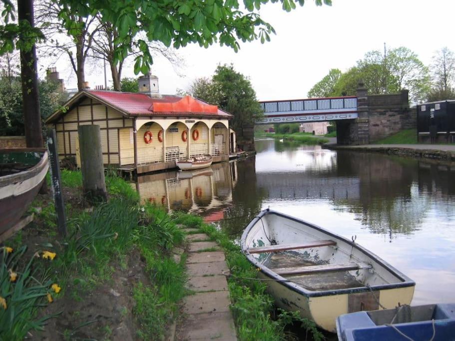 Holiday home 2 Bed House Free Parking Near Murrayfield Stadium *